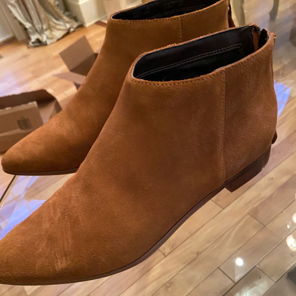 New Cole Haan rust Suede ankle booties